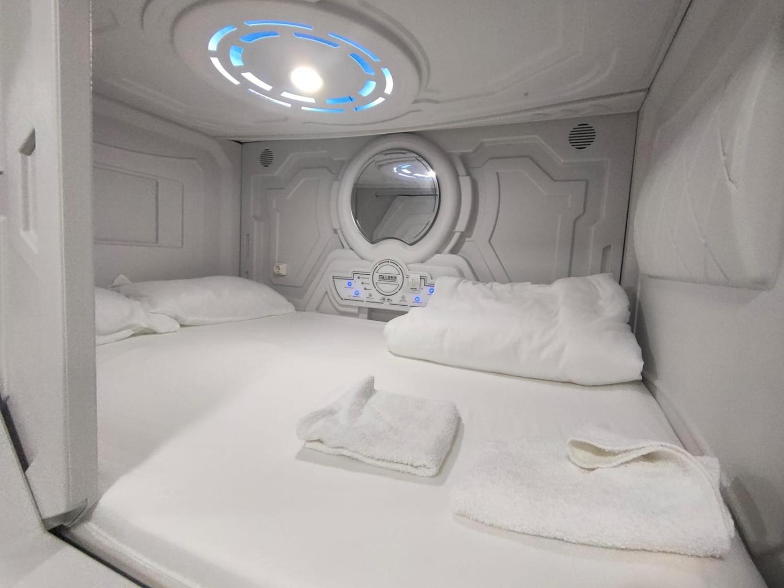 Just Hostel Capsules Alicante Eksteriør bilde