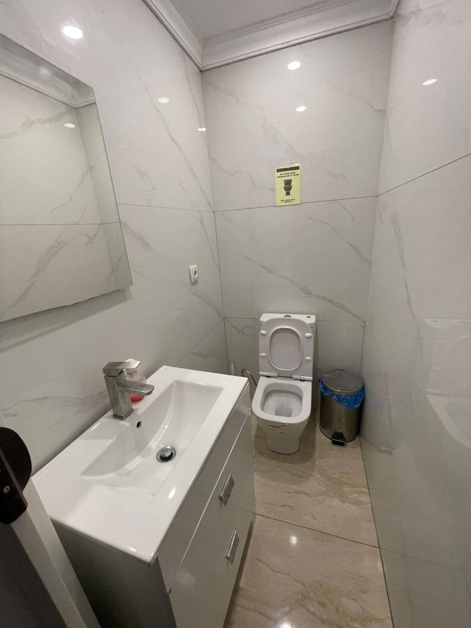 Just Hostel Capsules Alicante Eksteriør bilde